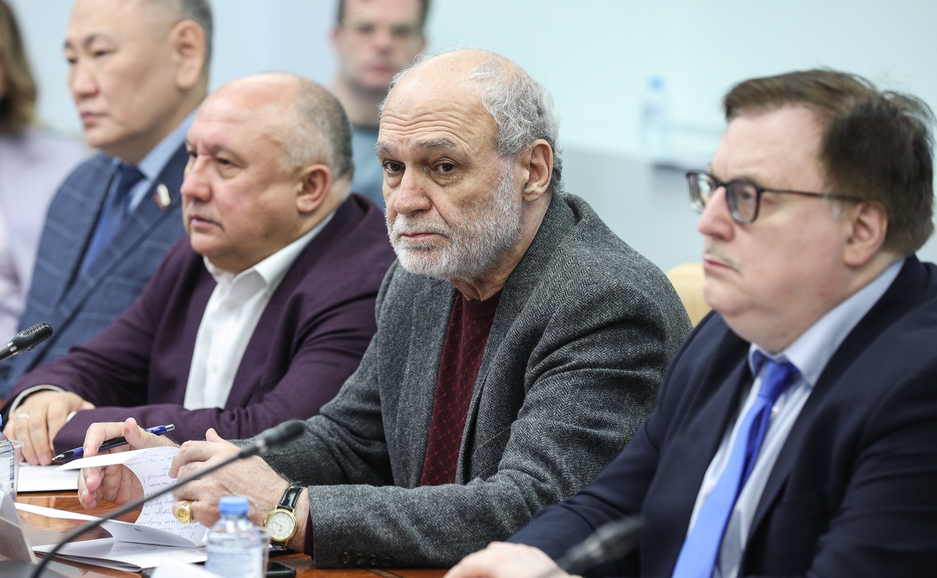 Круглый стол на тему «Информационная политика России в условиях международных кризисов: сдвиги в общественных настроениях и новые возможности»
