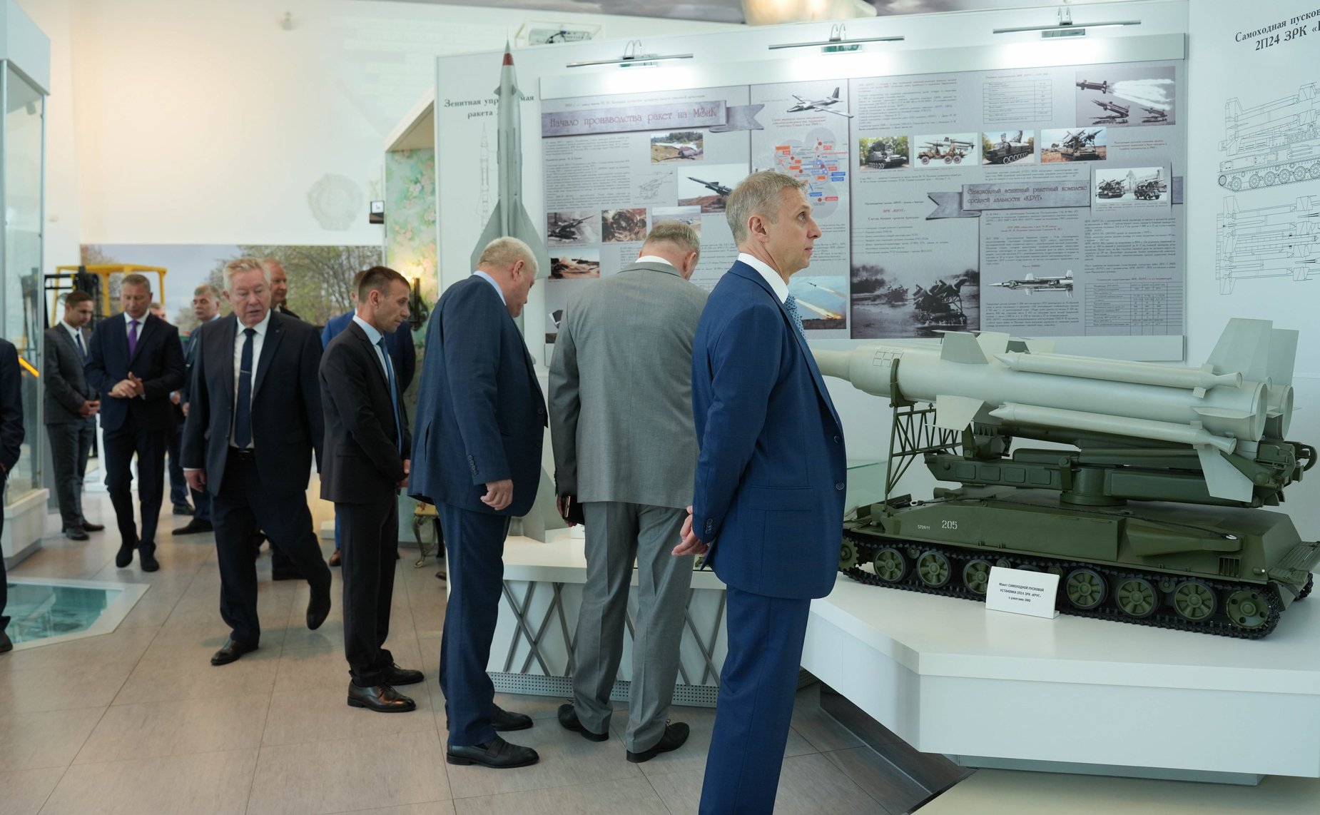 В рамках выездного заседания Комитета СФ по обороне и безопасности сенаторы посетили ряд социально значимых предприятий Свердловской области