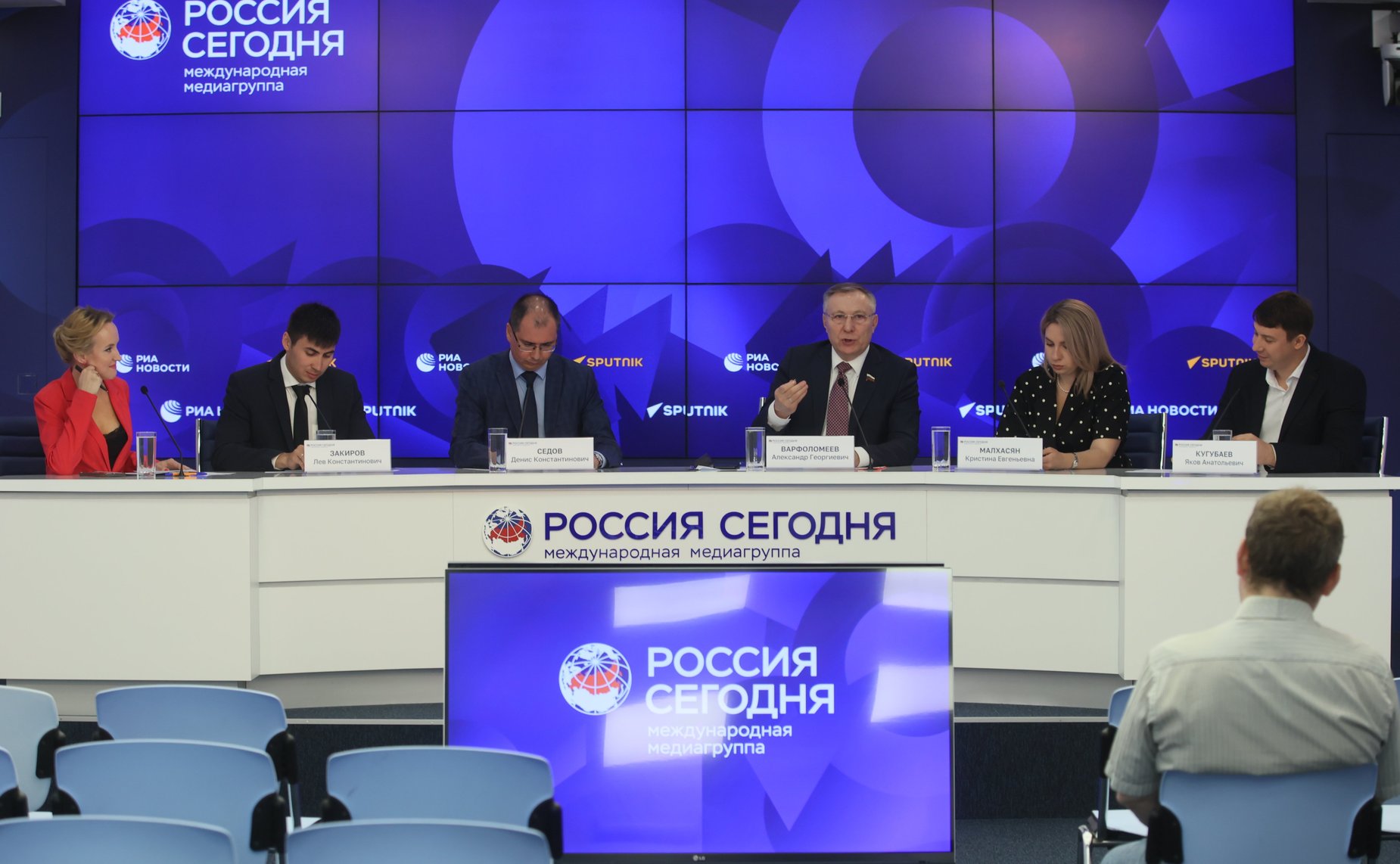 Палата молодых законодателей при СФ подвела итоги работы весенней сессии