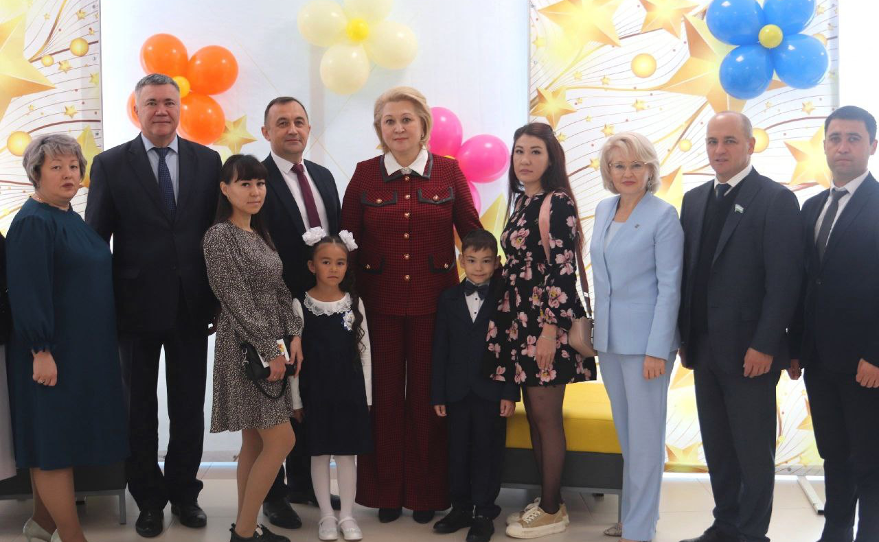 Лилия Гумерова приняла участие в открытии полилингвальной школы № 9 в городе Учалы