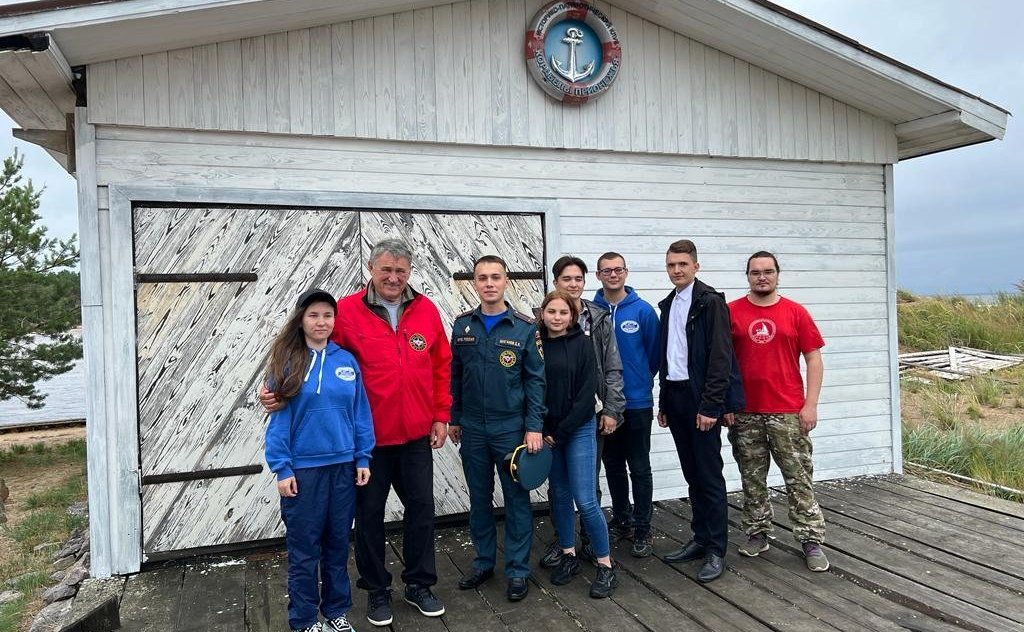 Заместитель Председателя СФ Юрий Воробьев в рамках поездки в регион встретился с выпускниками Молодежного клуба Русского географического общества «Корабелы Прионежья»