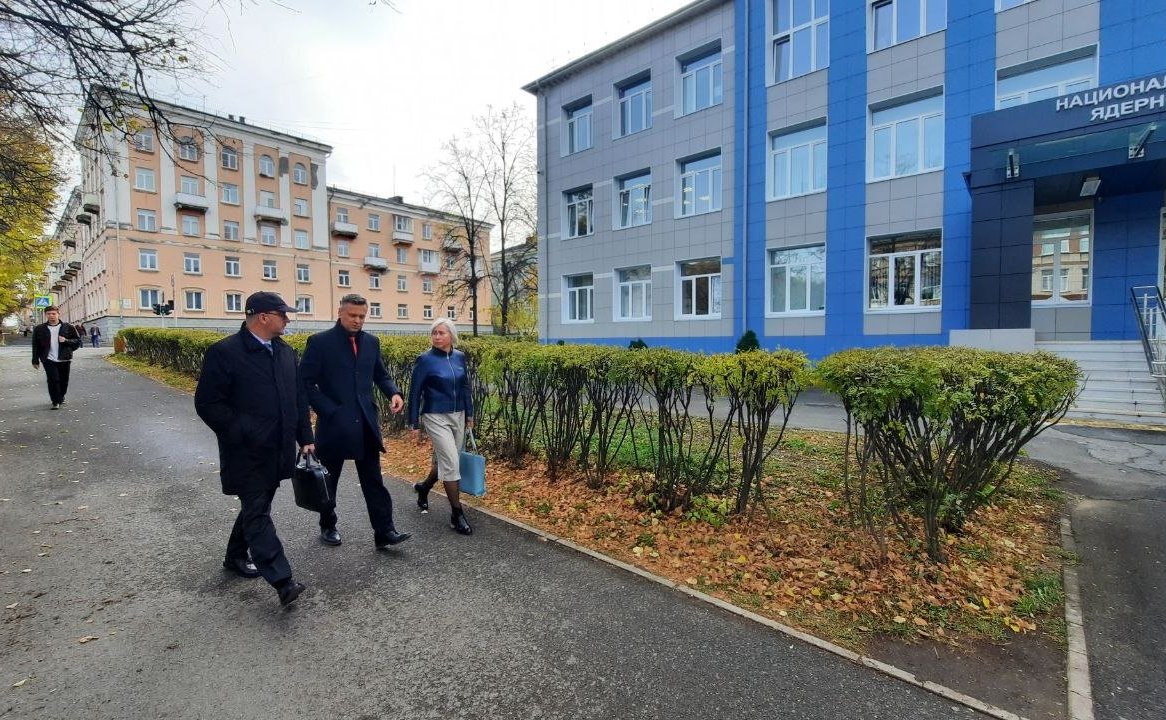 Олег Цепкин обсудил с руководством города Трехгорный вопросы ремонта мостов и благоустройства территорий