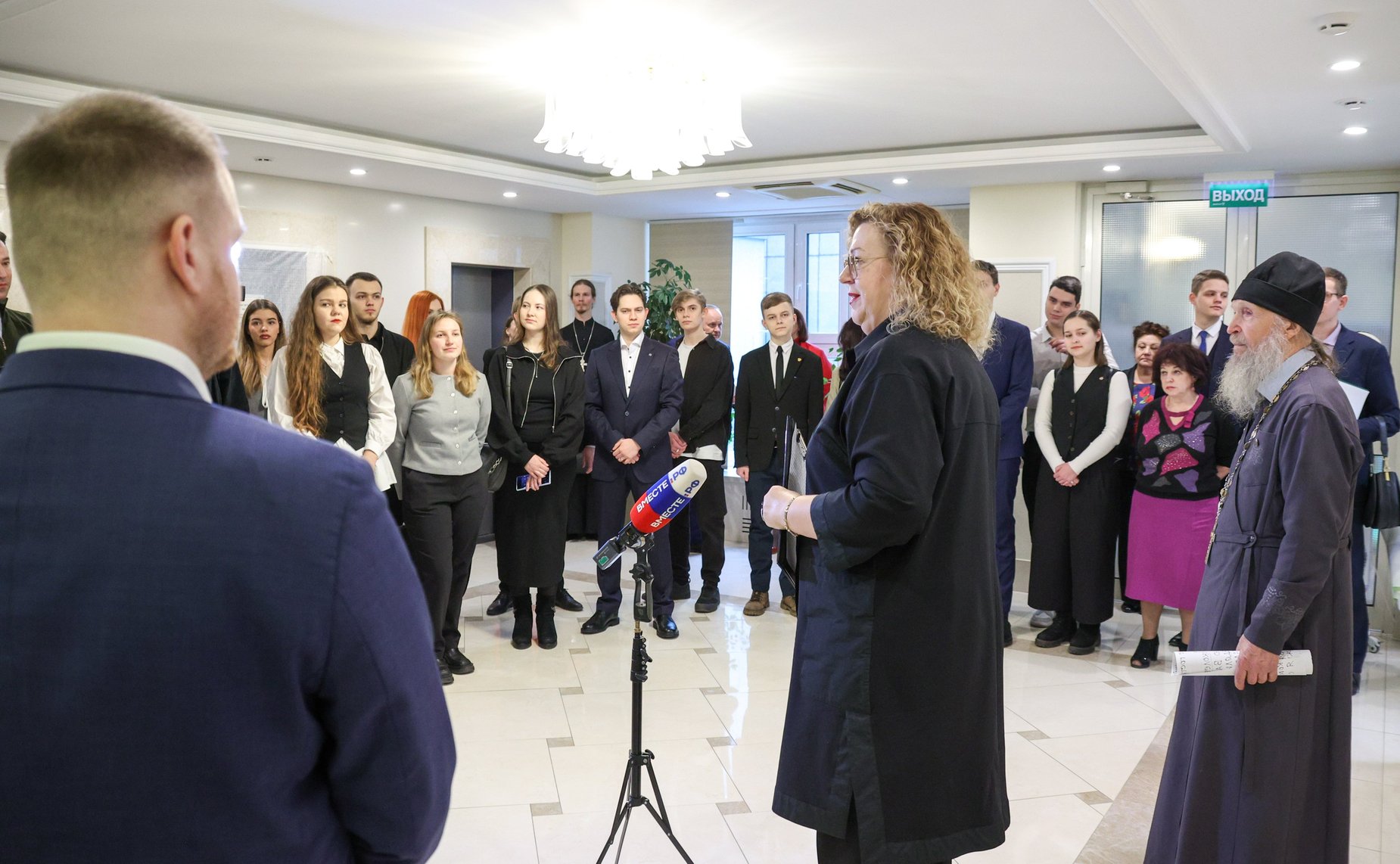 В Совете Федерации открылась выставка «Жизнь и время» художника-педагога, члена Союза художников России, академика Международной Академии культуры и искусства, протоиерея Петра (Кочанова)