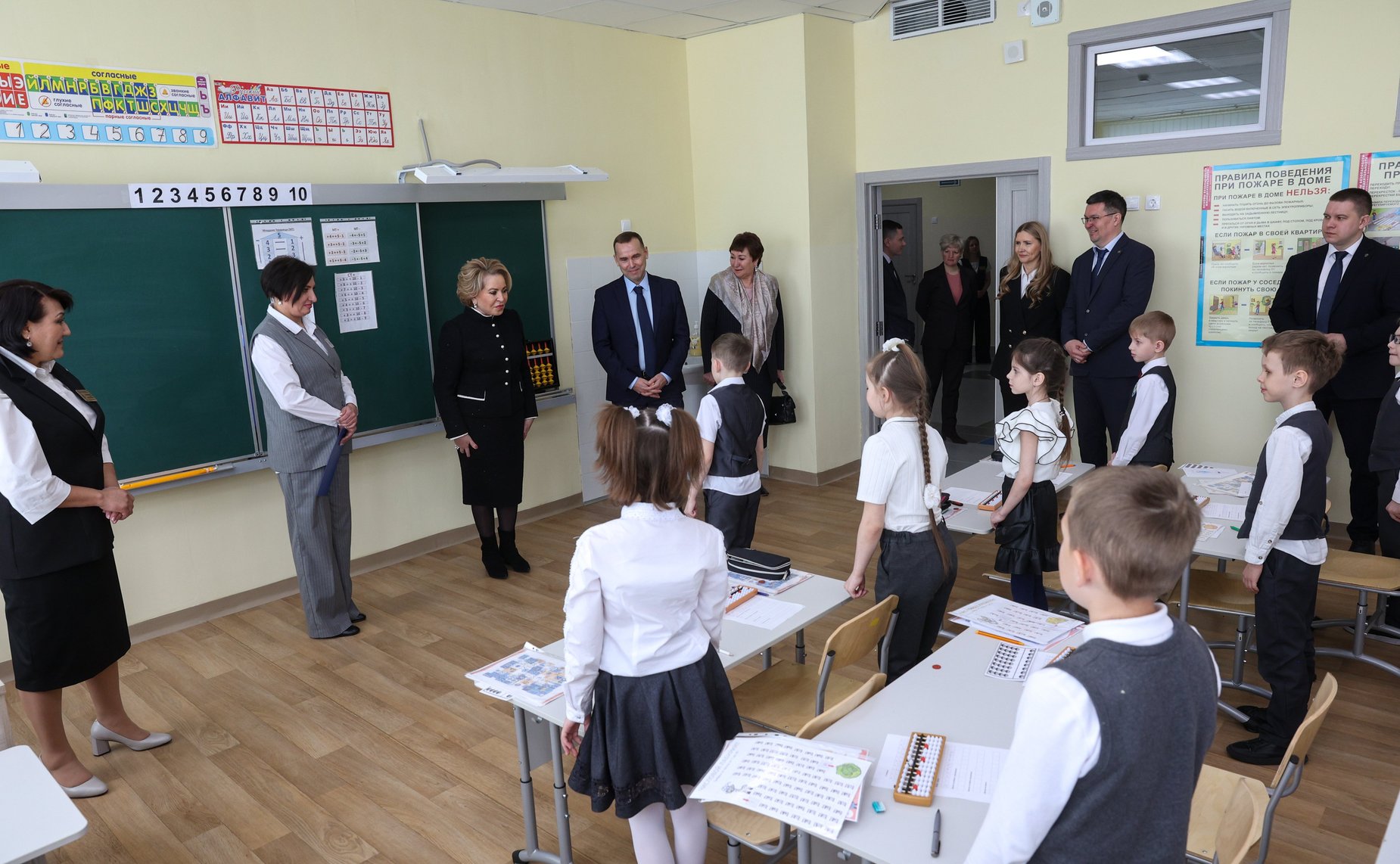 В ходе рабочей поездки в Курганскую область Председатель Совета Федерации Валентина Матвиенко посетила среднюю общеобразовательную школу №52 города Кургана