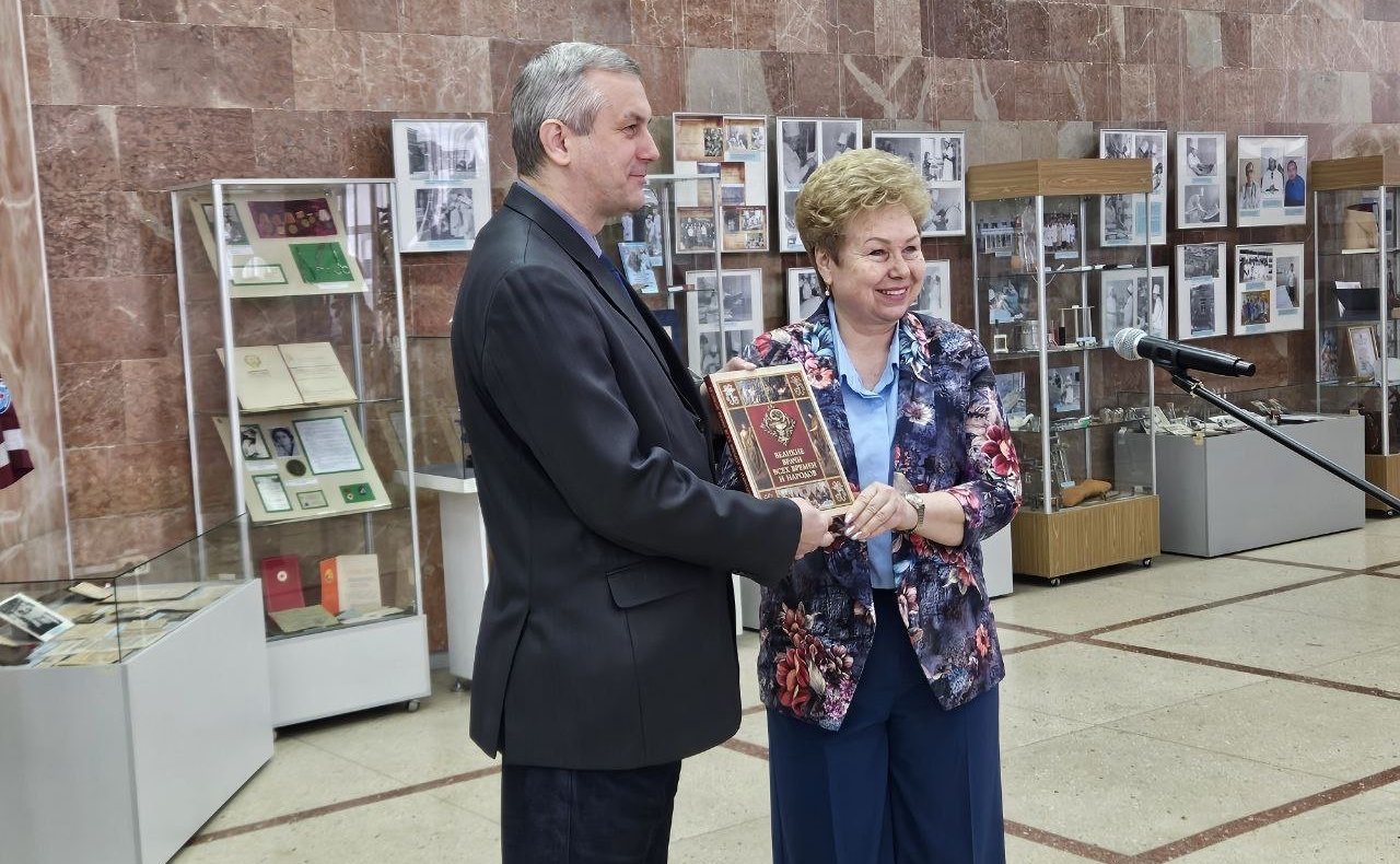 Ольга Бас в ходе поездки в регион провела рабочую встречу с руководителем Управления Росреестра по ЛНР Денисом Гедзеруком