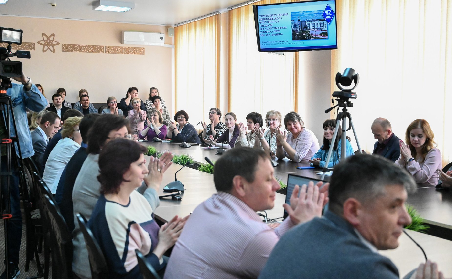 Оксана Хлякина посетила город Елец Липецкой области и вместе с главой города провели осмотр школ, медицинского колледжа и других социально значимых учреждений