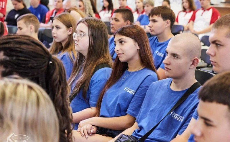 Сергей Рябухин пообщался с учащимися из Луганской Народной Республики, которые приехали в город в рамках образовательного проекта «Университетские смены» в Ульяновском государственном техническом университете