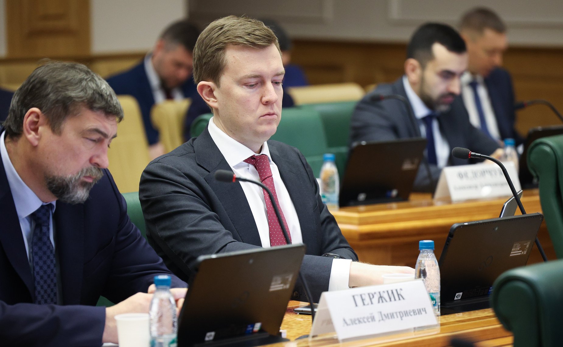 Круглый стол на тему «О ходе подготовки отраслей российской промышленности к реализации проекта по созданию высокоскоростной железнодорожной магистрали Москва-Санкт-Петербург»