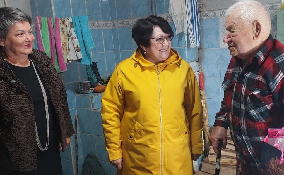 В рамках региональной недели Людмила Талабаева встретилась с ветеранами, обсудила поддержку участников СВО и вручила благодарности активистам