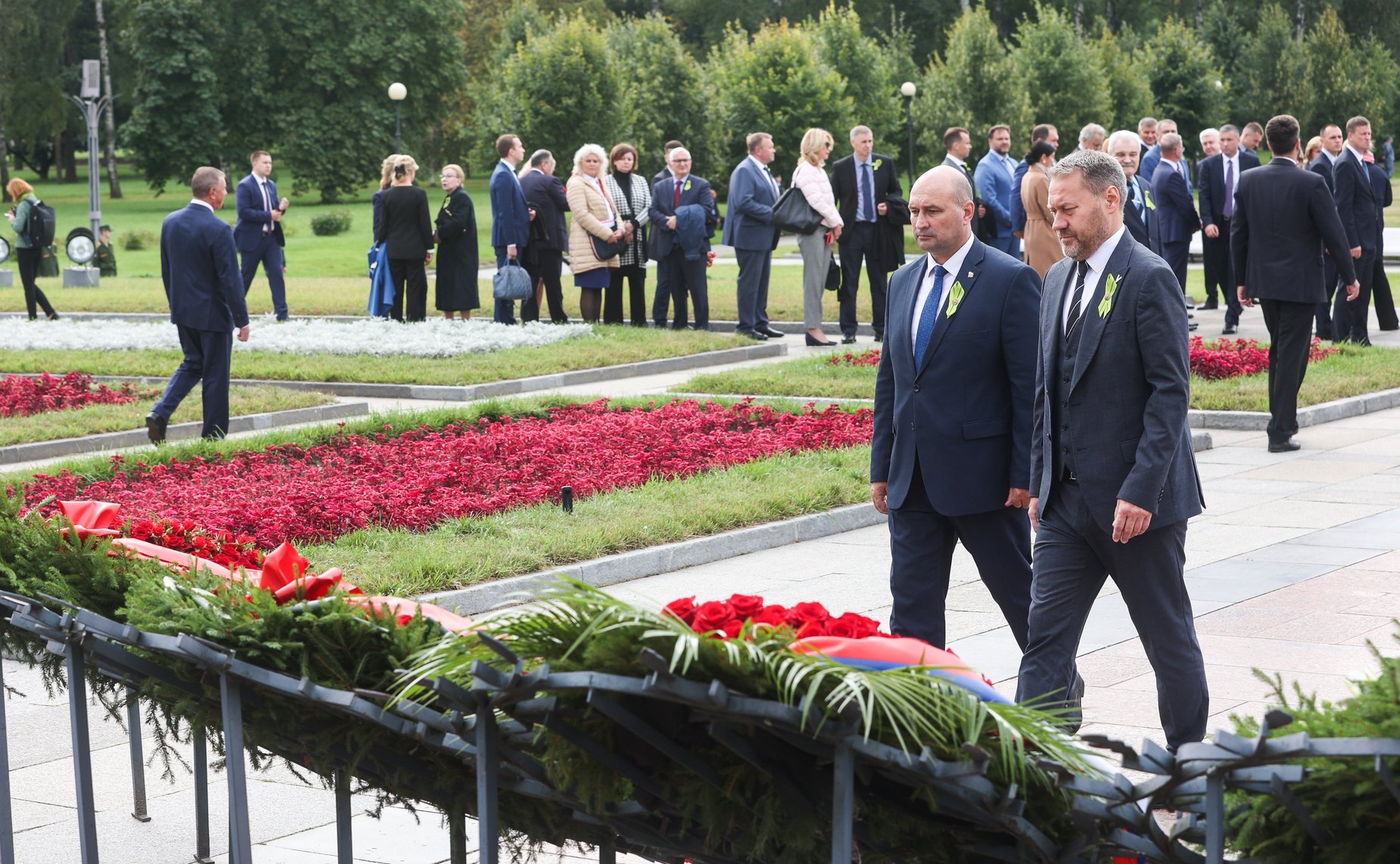 Валентина Матвиенко приняла участие в торжественно-траурной церемонии возложения венков и цветов к монументу «Мать-Родина» на Пискаревском мемориальном кладбище