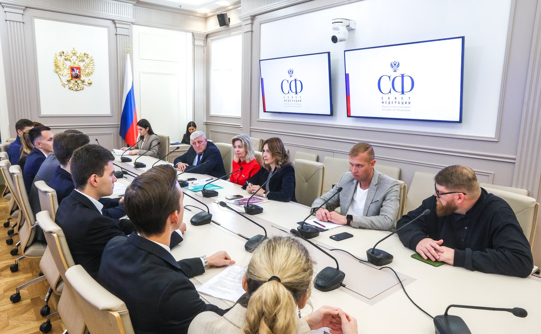 Наталья Мельникова провела встречу с активистами молодежного землячества Псковской области