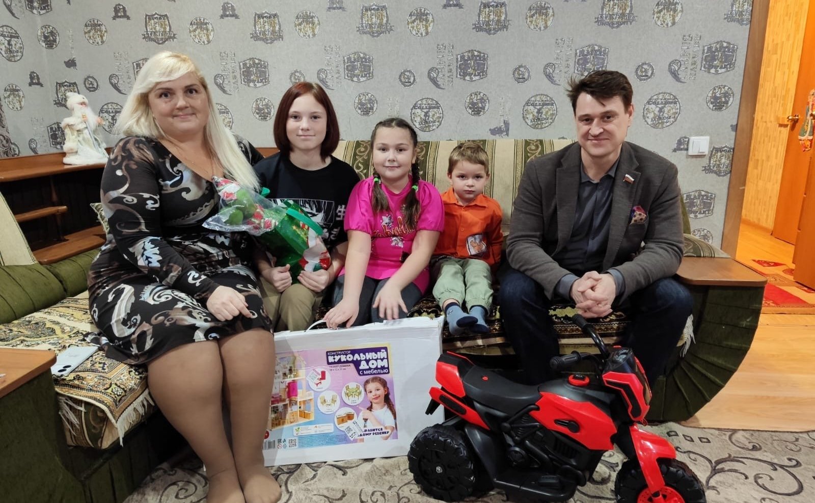 Олег Голов принял участие во Всероссийской благотворительной акции «Елка желаний»