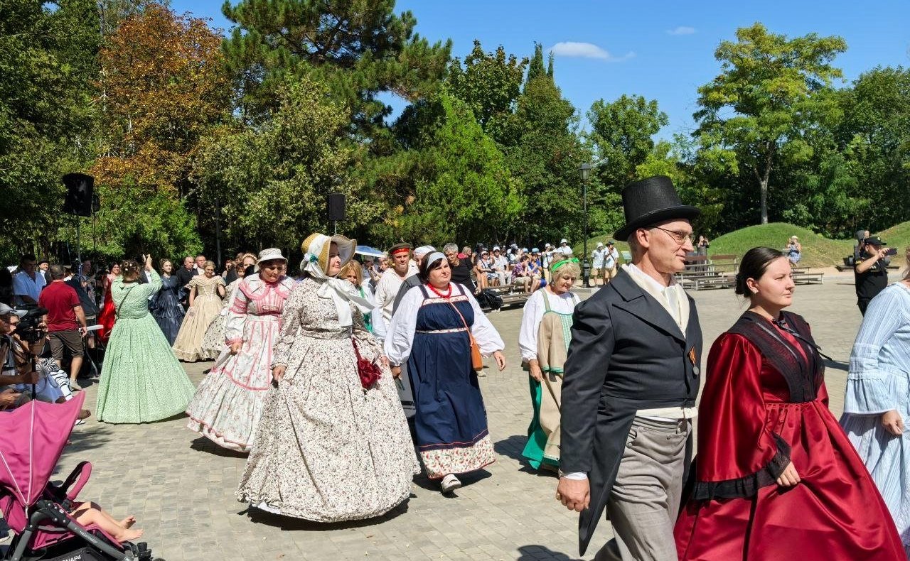 Екатерина Алтабаева посетила фестиваль «Русская Троя» на Малаховом кургане, организованный Музеем-заповедником героической обороны и освобождения Севастополя