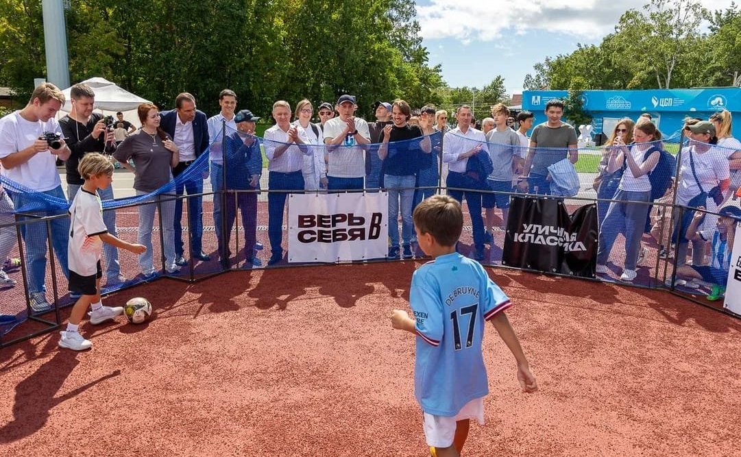 В Южно-Сахалинске впервые прошёл Всероссийский фестиваль «Уличная классика», на котором выступили любители стрит-культуры и экстремальных видов спорта