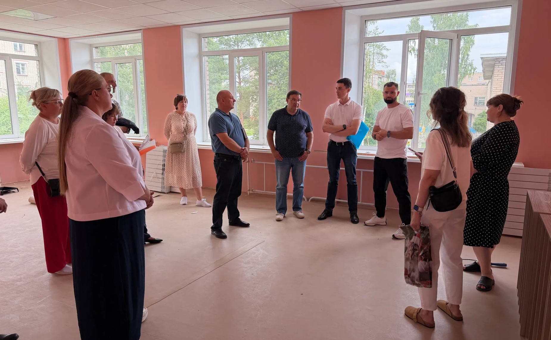 Роман Маслов проинспектировал ход капитального ремонта в детском саду «Солнышко» в посёлке Тоншалово Череповецкого округа