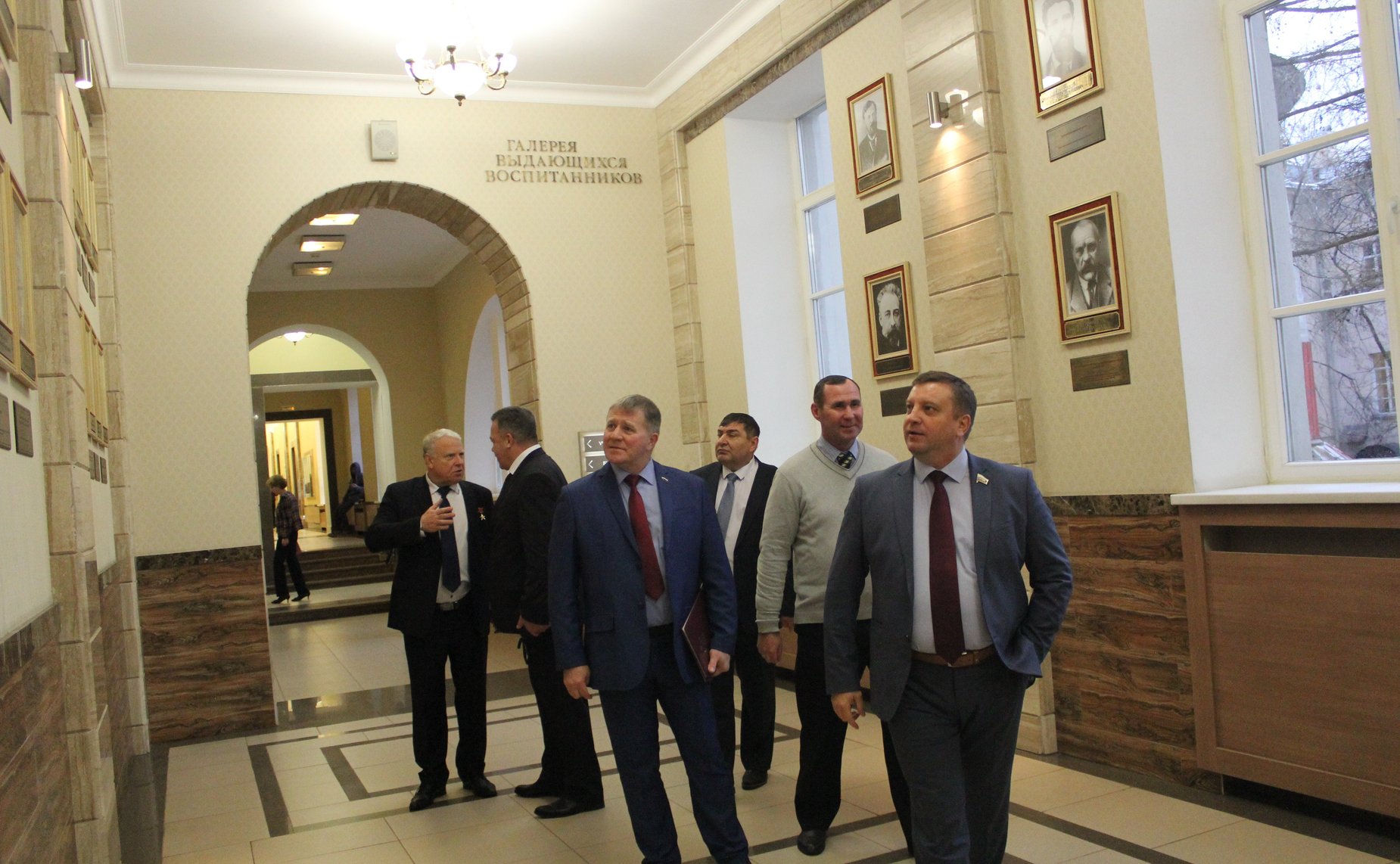 Заместитель председателя Комитета СФ по обороне и безопасности Алексей Кондратьев посетил Всероссийские форумы «Золотой эполет» и «Инженер — профессия творческая»