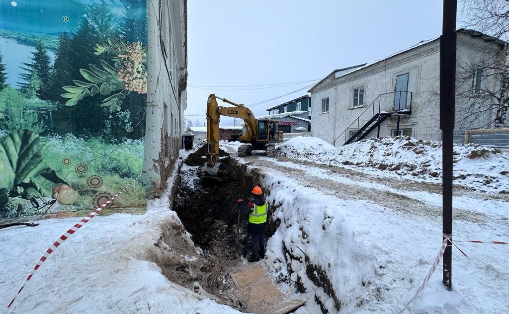 Елена Шумилова осмотрела ход ремонтных работ Дома культуры села Айкино Республики Коми