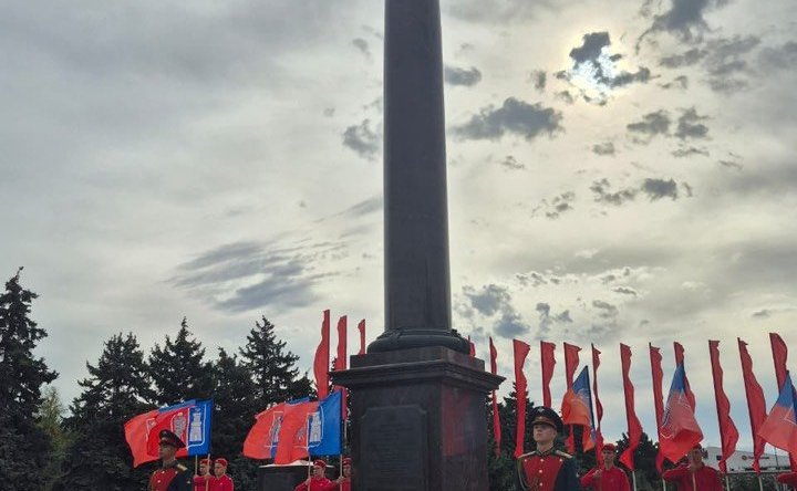 Василий Голубев принял участие в церемонии возложения цветов к стеле «Ростов-на-Дону – город воинской славы». Торжественное мероприятие посвящено 276-летию со дня основания Донской столицы