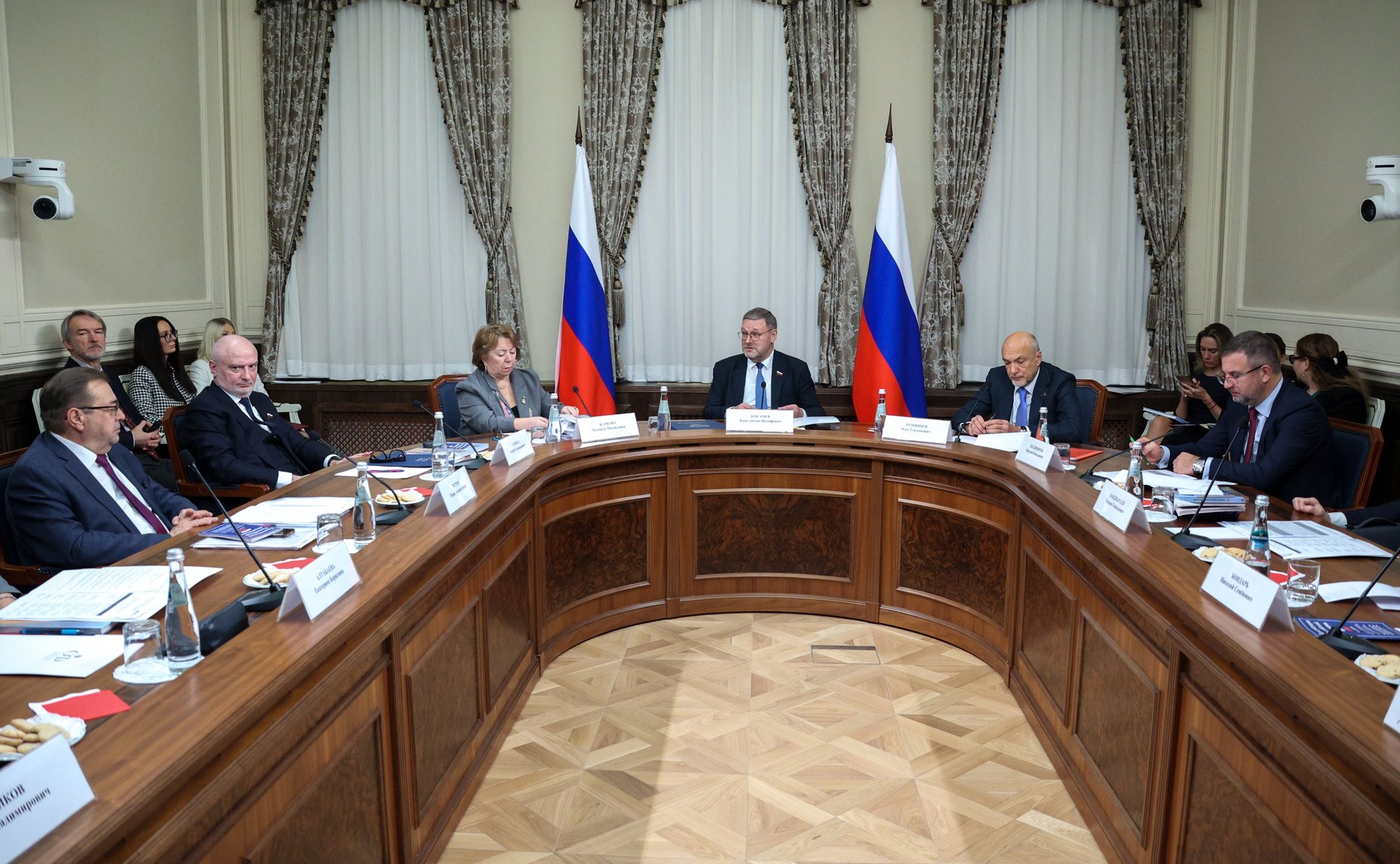 Круглый стол Комитета Совета Федерации по конституционному законодательству и государственному строительству «Роль Конституции в истории государств и народов»