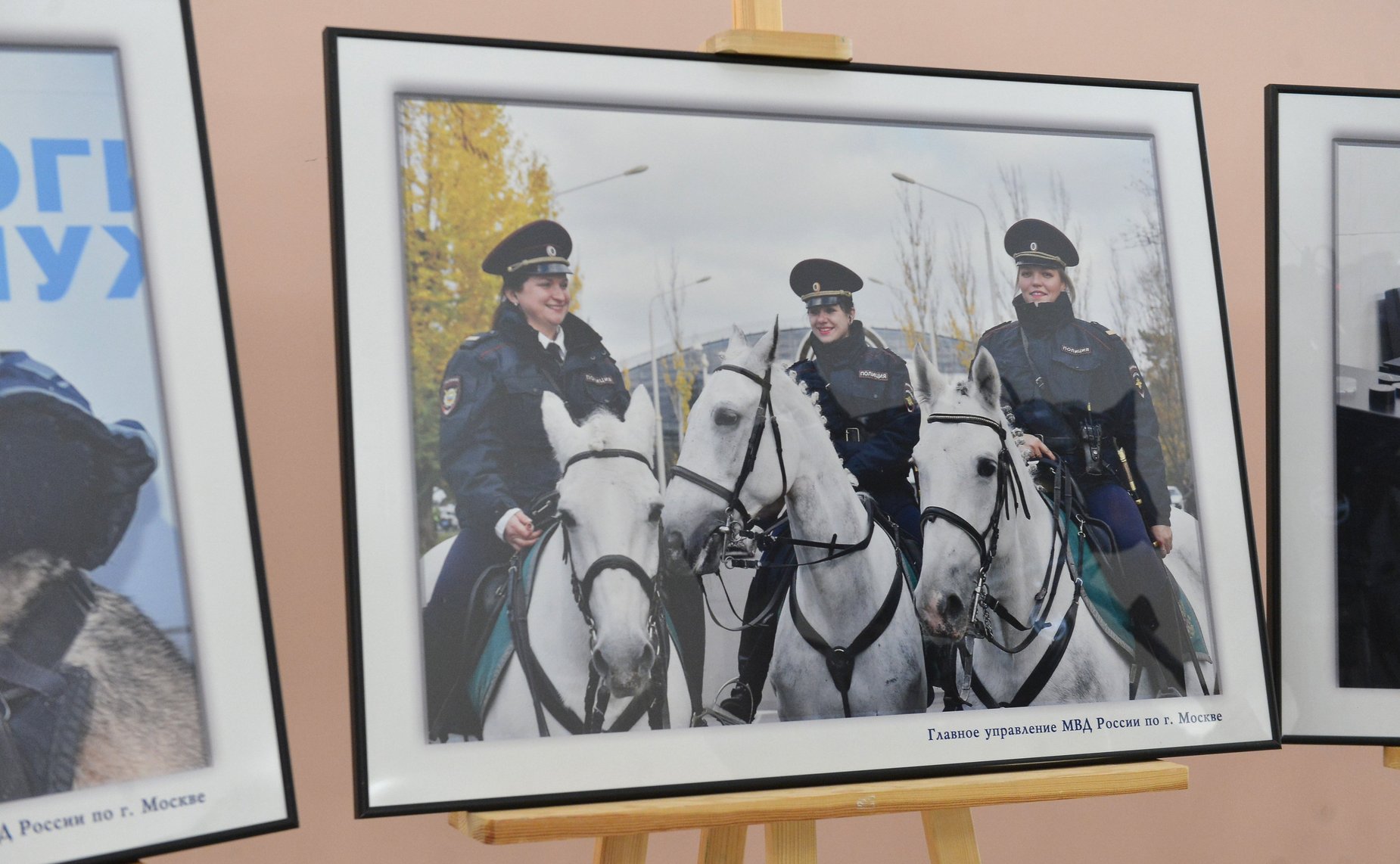 Инна Святенко в преддверии Дня защитника Отечества открыла в Московской городской Думе фотовыставку «Женщины в погонах»