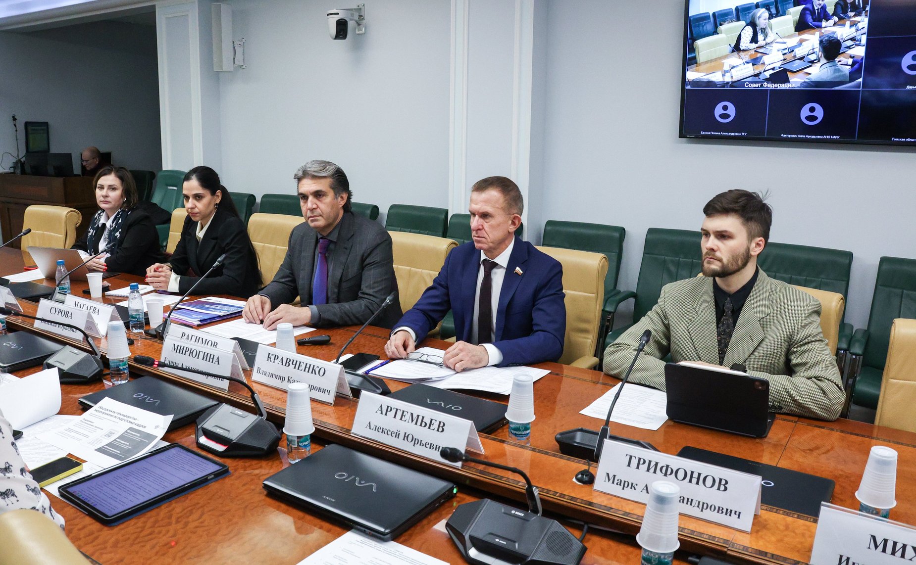 Круглый стол на тему «Актуальные проблемы реализации федерального проекта «Опережающая подготовка и переподготовка квалифицированных кадров по направлению новых материалов и химии»