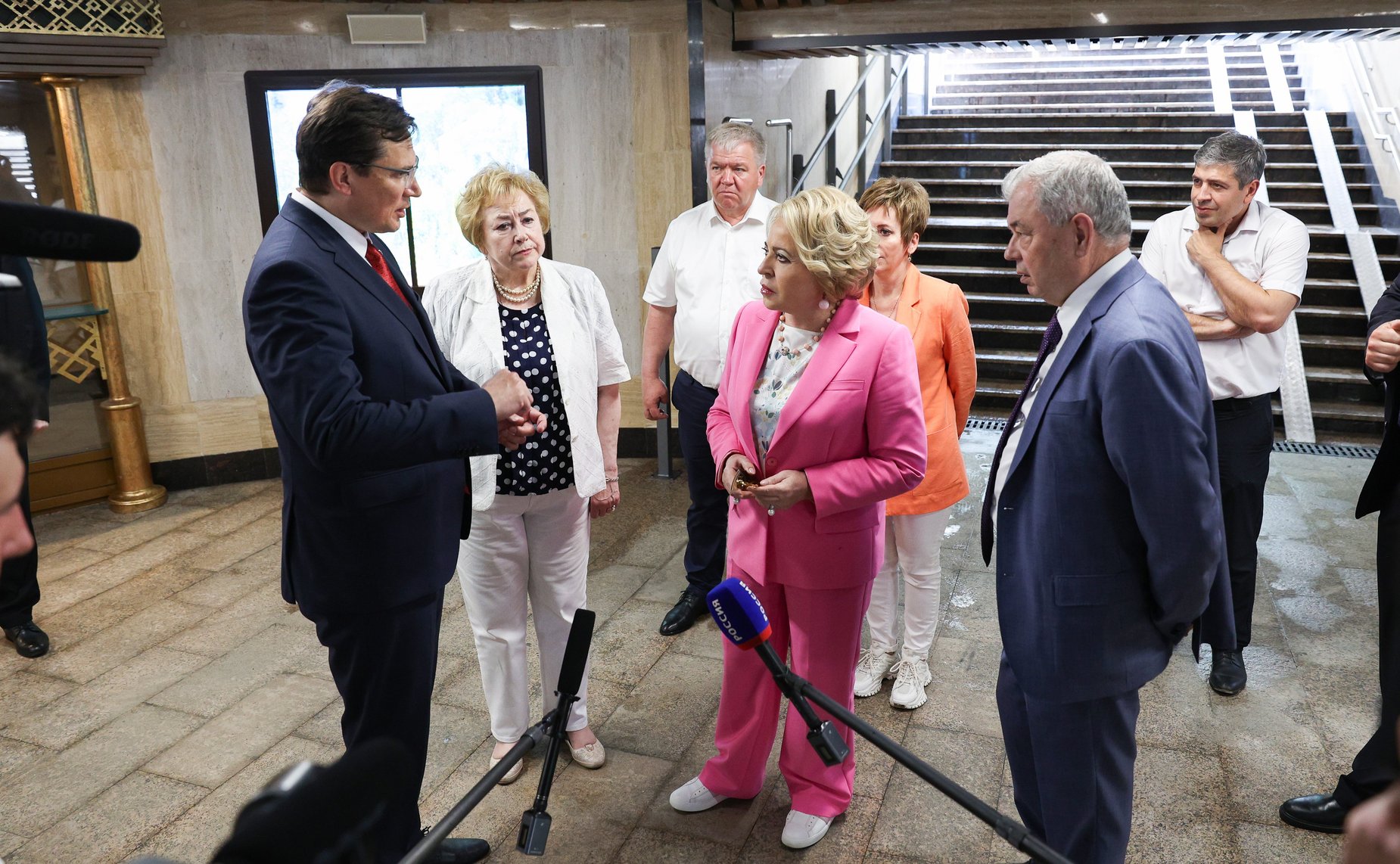 Валентина Матвиенко провела осмотр благоустроенного подземного перехода на пересечении улиц Кирова-Российская