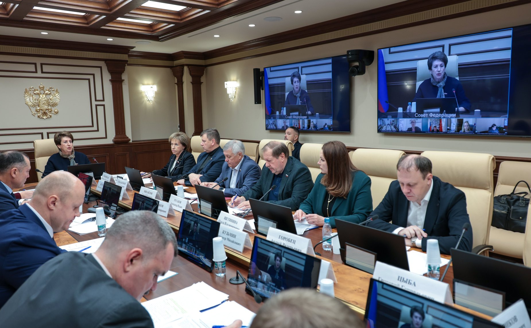 Совещание Комитета СФ по науке, образованию и культуре совместно с Комитетом СФ по экономической политике «Об организации в субъектах Российской Федерации перевозок детей школьными автобусами»