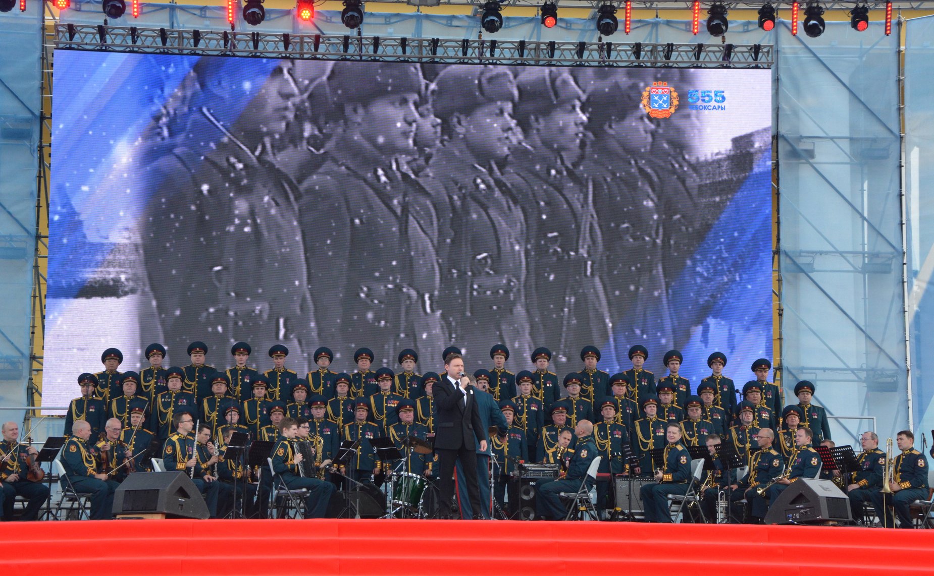 Николай Владимиров поздравил жителей и гостей республики с нашим общим праздником — с Днем России