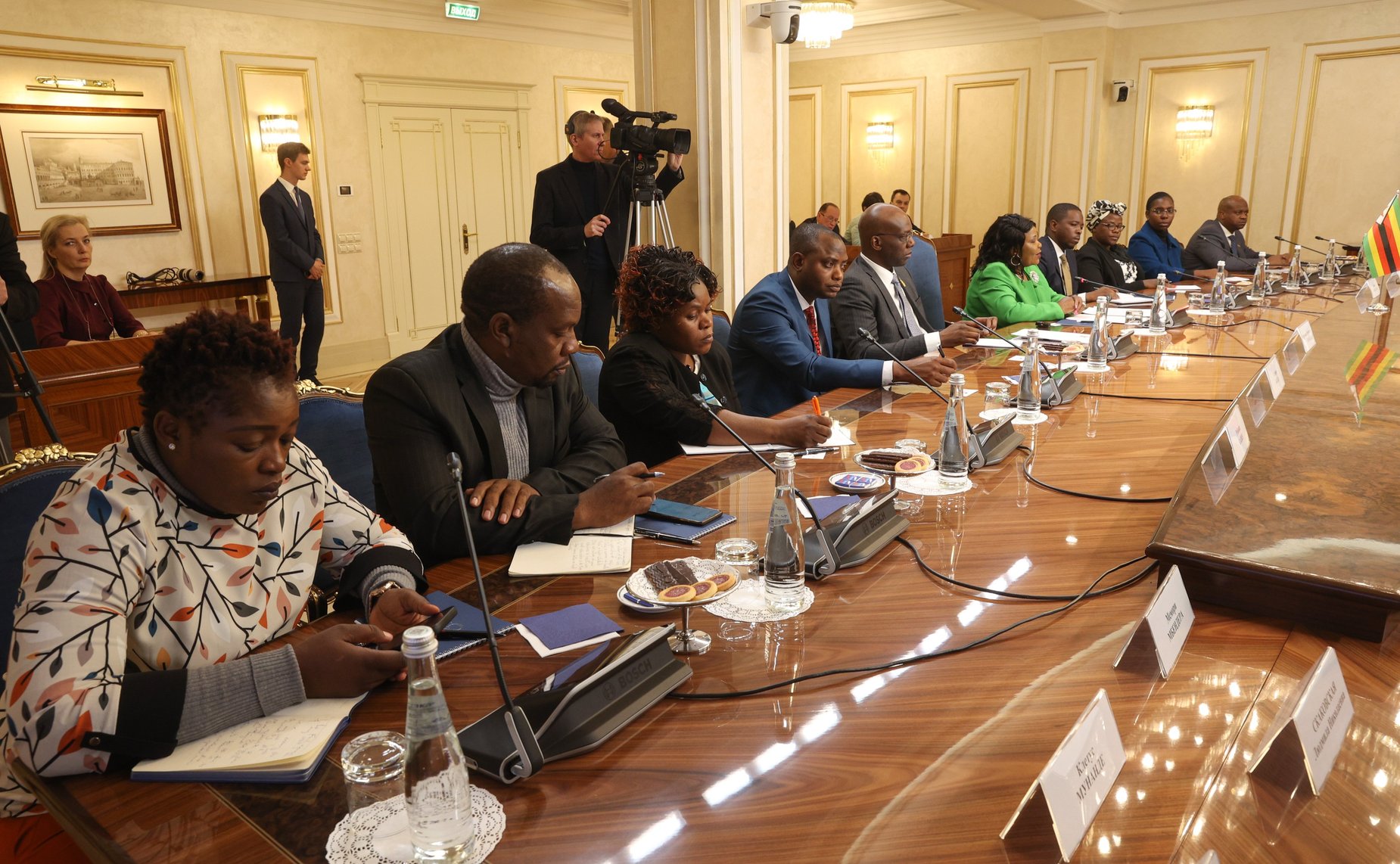 Встреча Председателя СФ Валентины Матвиенко с супругой Президента Республики Зимбабве, основателем благотворительного фонда «Ангел надежды» Ауксиллией Мнангагвой