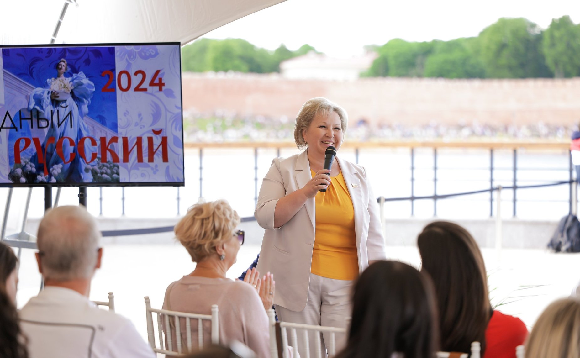 Елена Писарева выступила на фестивале моды и этнокультурных традиций народов России