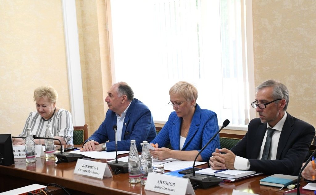 Заместитель председателя Комитета СФ по социальной политике Мохмад Ахмадов провел выездное совещание по вопросу мониторинга реализации положений Федерального закона, направленного на гармонизацию законодательства о спорте