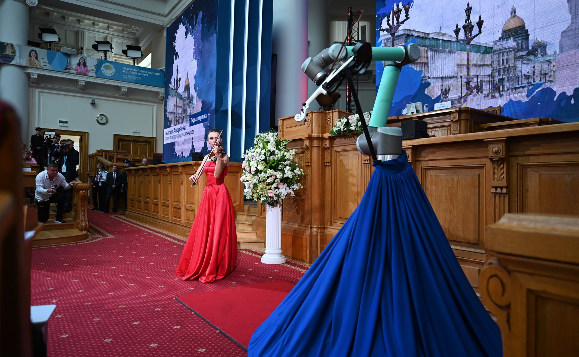 Пленарное заседание IV Евразийского женского форума «Женщины за укрепление доверия и глобальное сотрудничество»