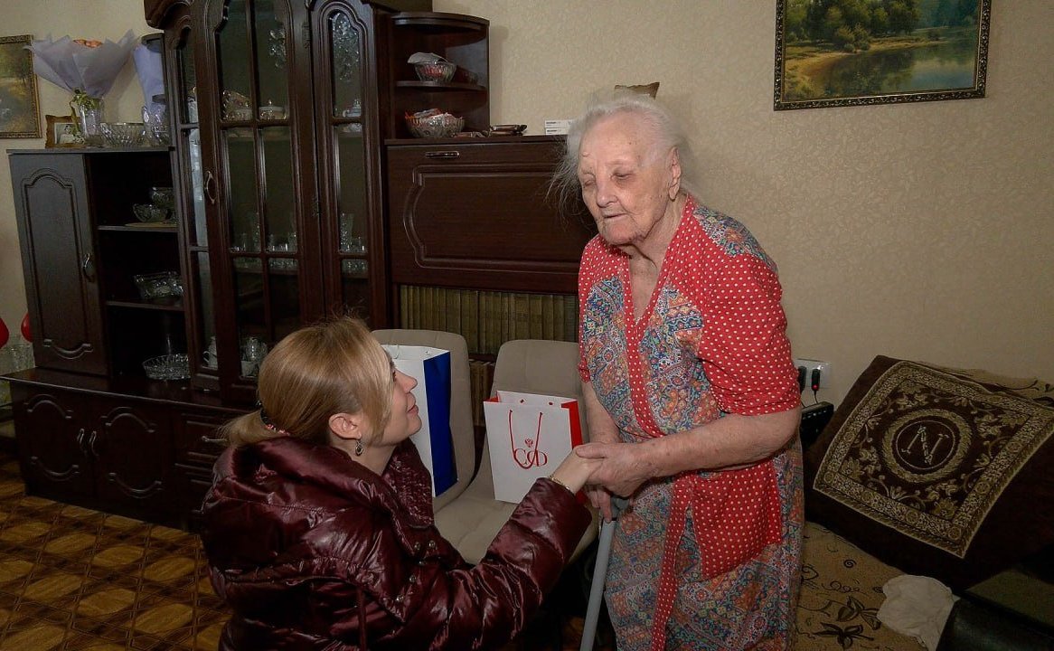 Наталья Никонорова приняла участие в акции «Ёлка желаний» и поздравила жителей Донбасса с наступающим Новым годом