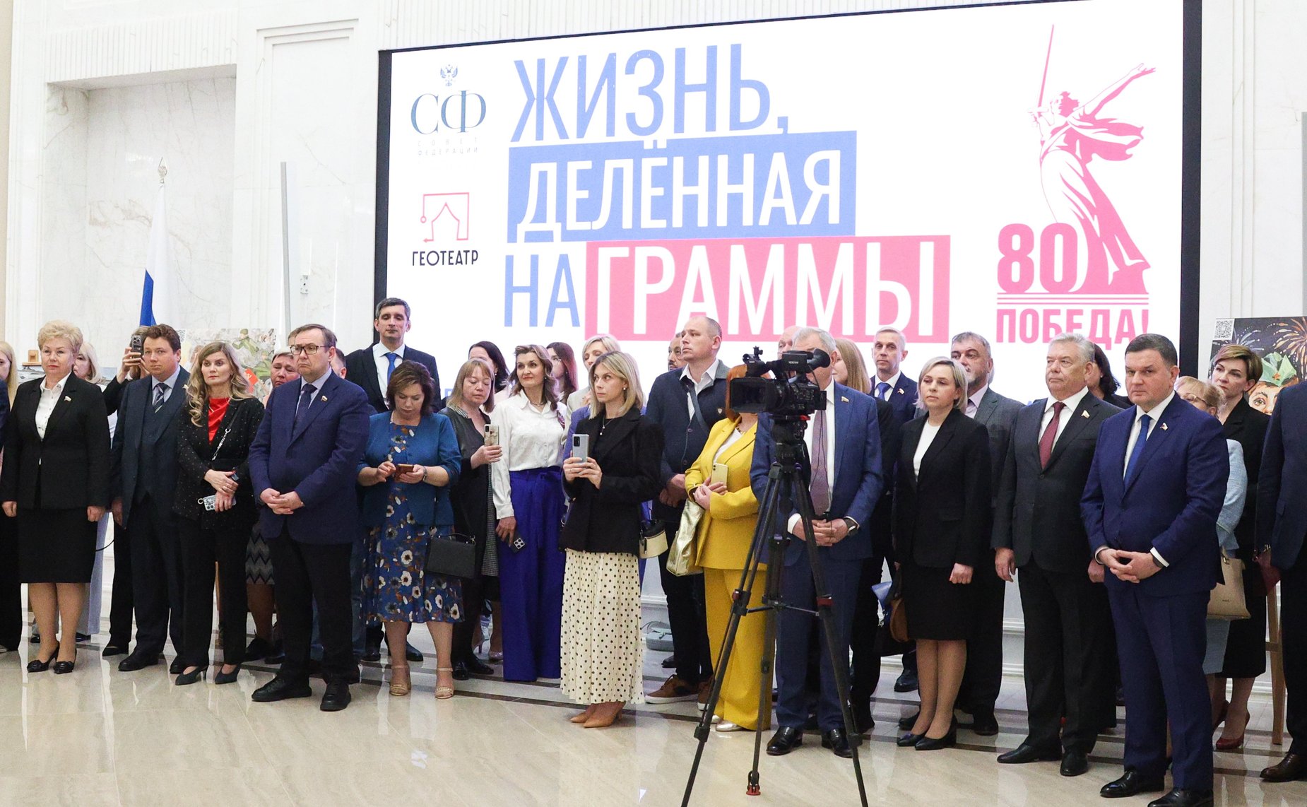 Лилия Гумерова и Дмитрий Василенко открыли в верхней палате выставку детского рисунка «Жизнь, делённая на граммы»