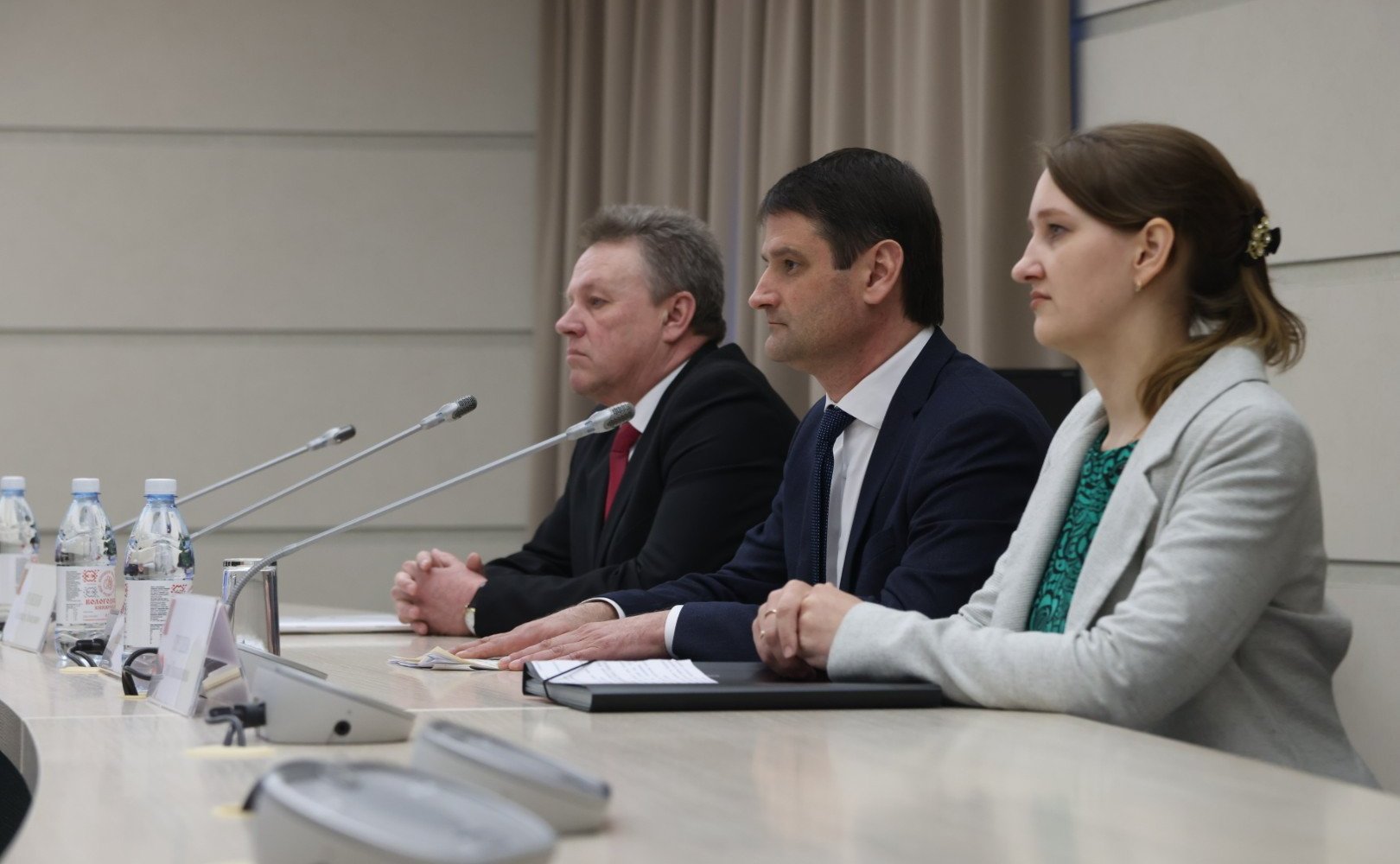 Заместитель Председателя Совета Федерации Юрий Воробьев и губернатор региона Олег Кувшинников приняли участие в церемонии подписания контракта на строительство детского сада в туристической жемчужине Вологодчины городе Кириллове