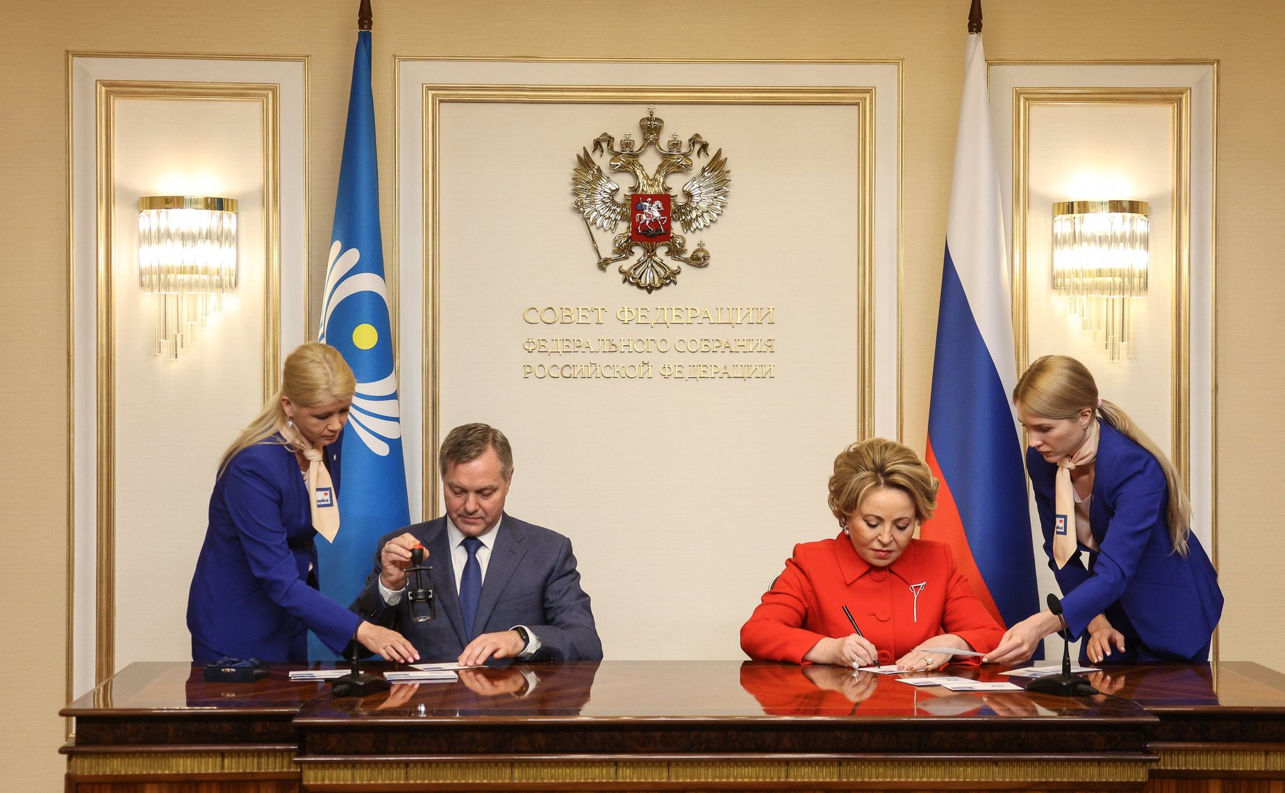 В Совете Федерации состоялось спецгашение юбилейной почтовой марки, посвященной 30-летию Межпарламентской Ассамблеи СНГ