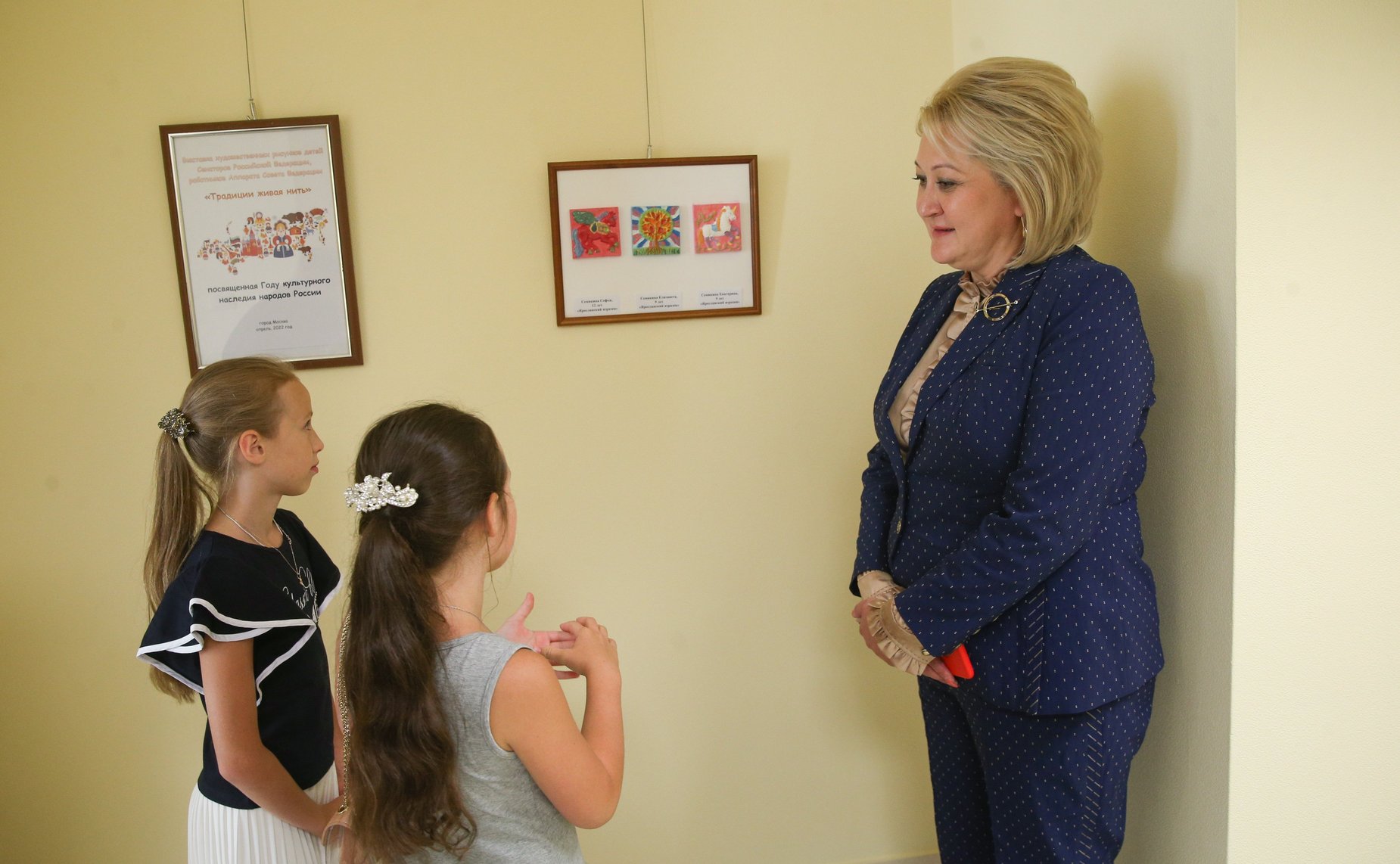 Награждение детей – участников выставки детских художественных работ «Традиции живая нить»