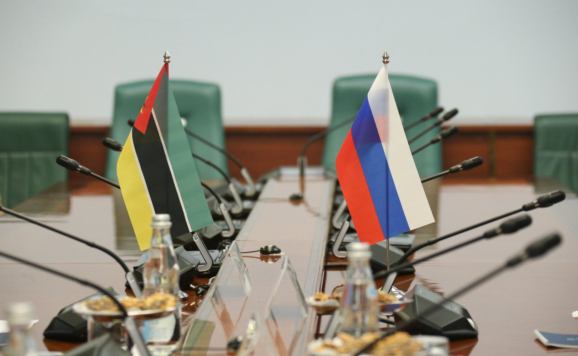 Встреча заместителя Председателя СФ Константина Косачева с Чрезвычайным и Полномочным Послом Республики Мозамбик в РФ Жозе Катупой