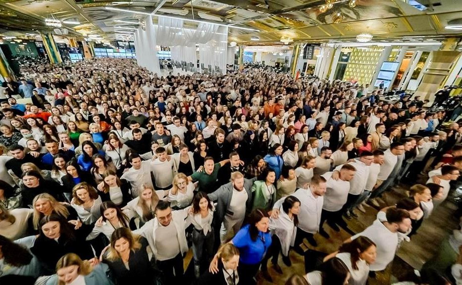 Виктор Шептий принял участие в торжественном открытии фотовыставки о героях специальной военной операции «За ленточкой»