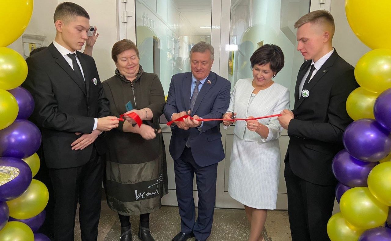 На площадке образовательного учреждения окрылись сразу две новых мастерских