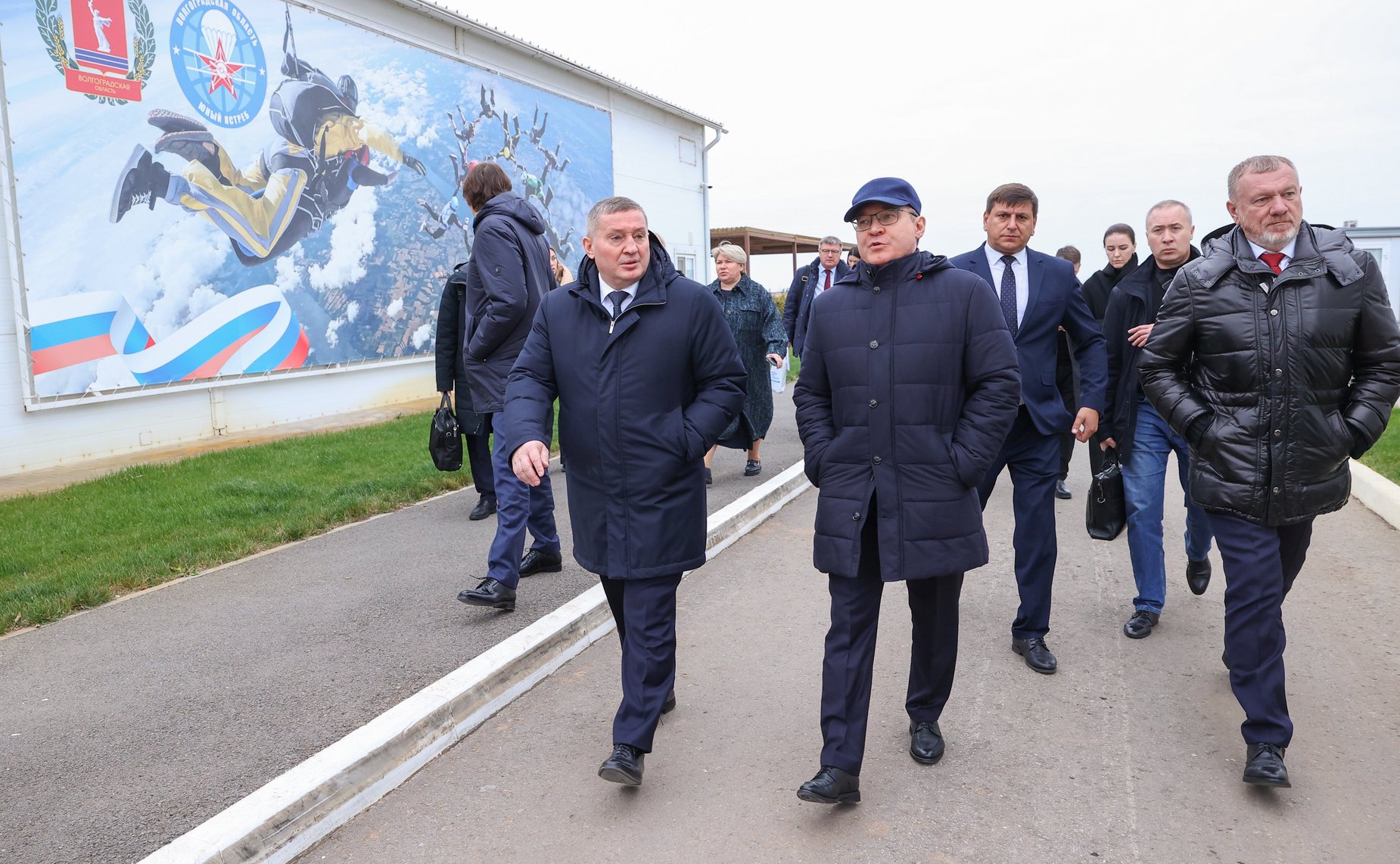 В ходе поездки Владимир Якушев и Сергей Кравцов посетили оборонно-спортивный лагерь «Авангард»