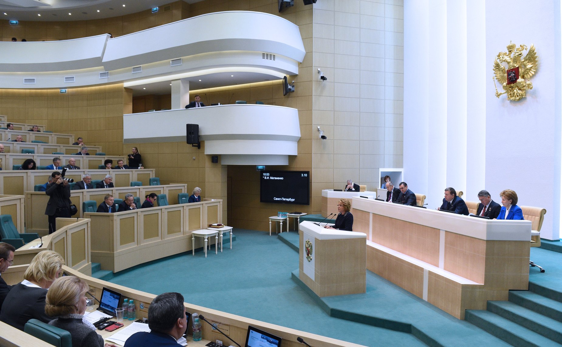 В. Матвиенко