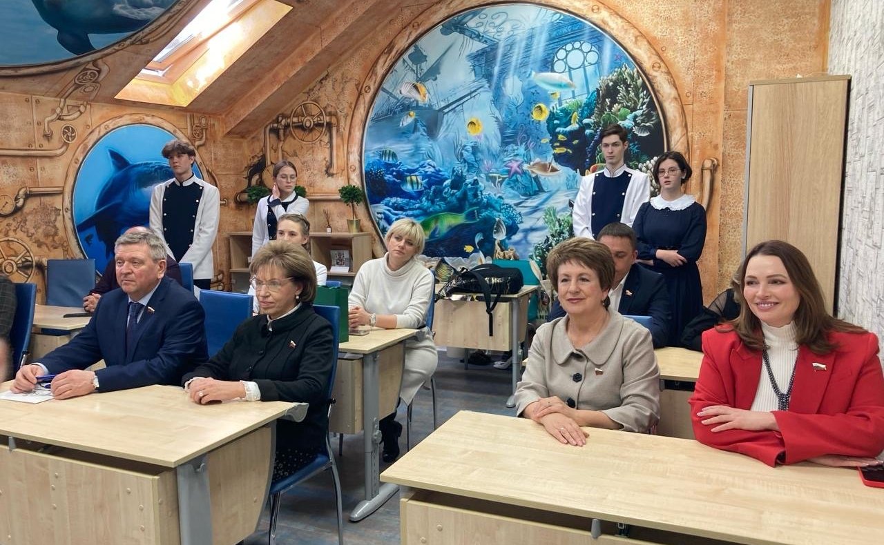 Лилия Гумерова провела встречу с коллективом Классического пансиона МГУ имени Ломоносова