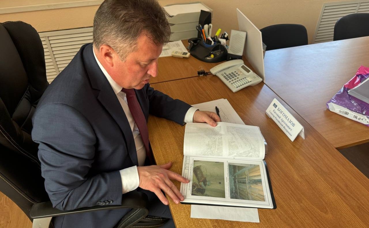 Евгений Богомазов провел личный прием граждан в Вытегорском округе