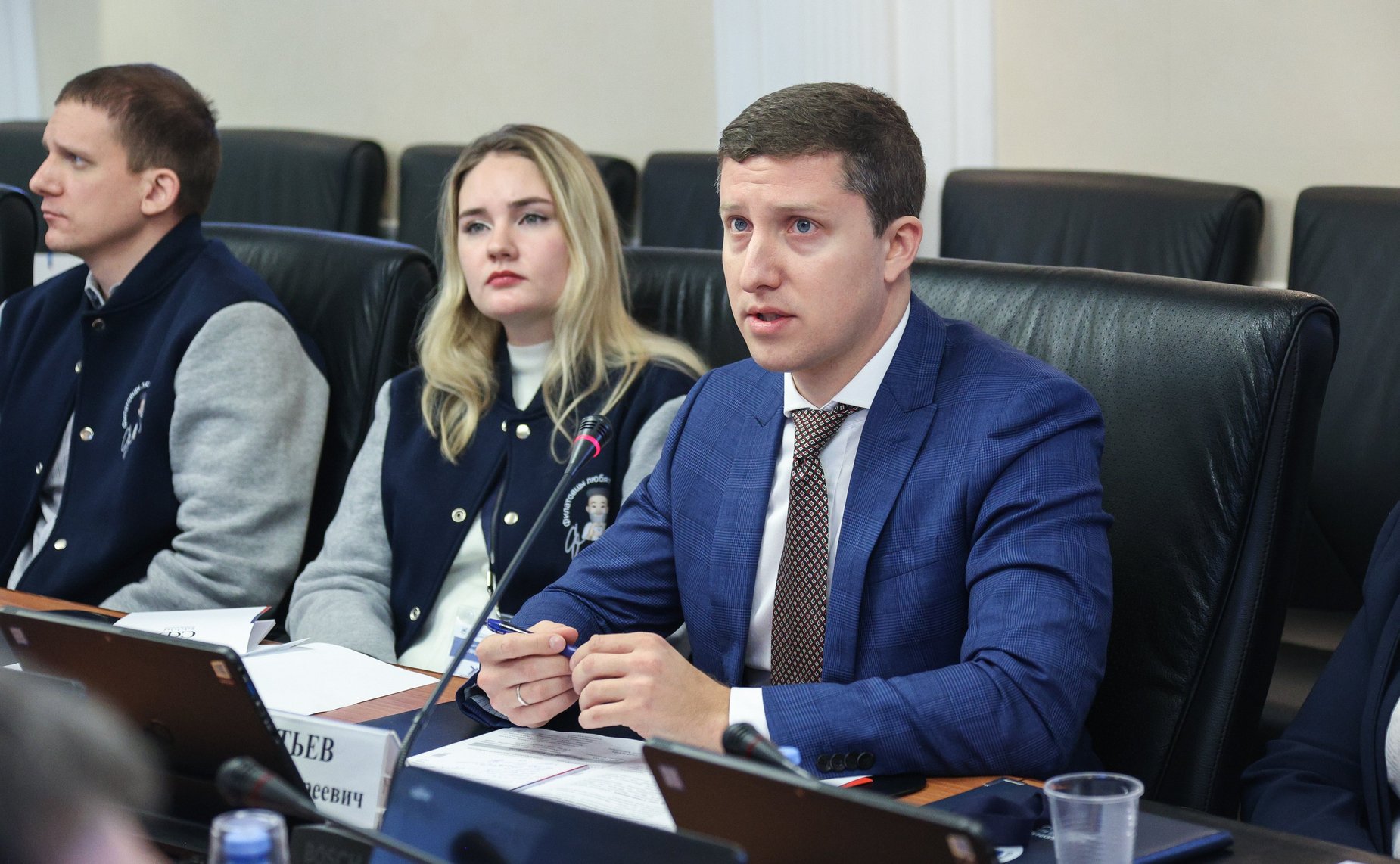 Круглый стол на тему «Актуальные вопросы совершенствования мер поддержки молодых ученых, работающих в сфере здравоохранения»