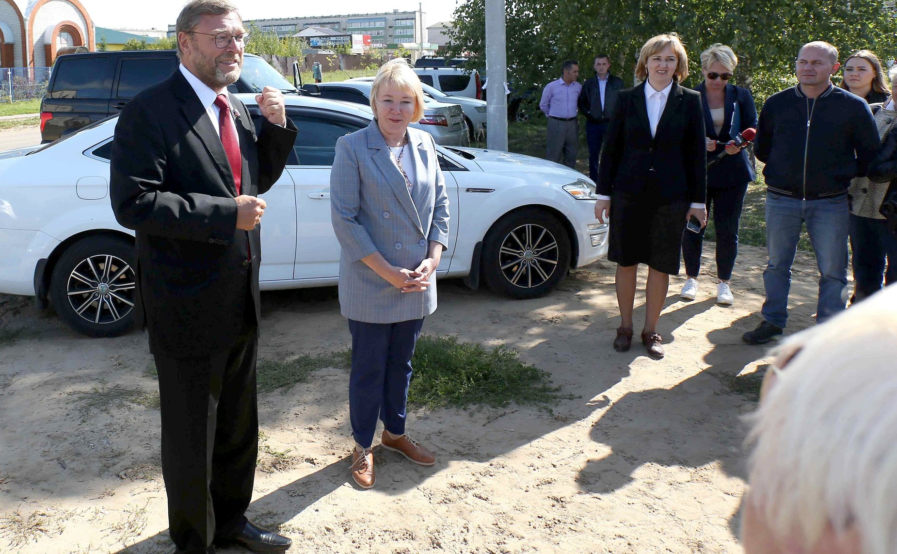 Константин Косачев ознакомился с ходом завершения строительства физкультурно-оздоровительного комплекса в пос. Приволжский
