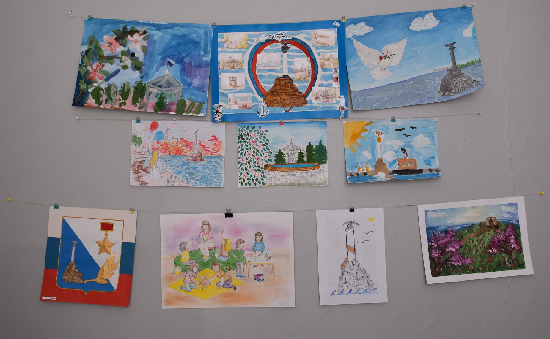 Екатерина Алтабаева вместе с и. о. директора Департамента образования и науки Севастополя Максим Кривоносом побывали в педагогическом коллективе