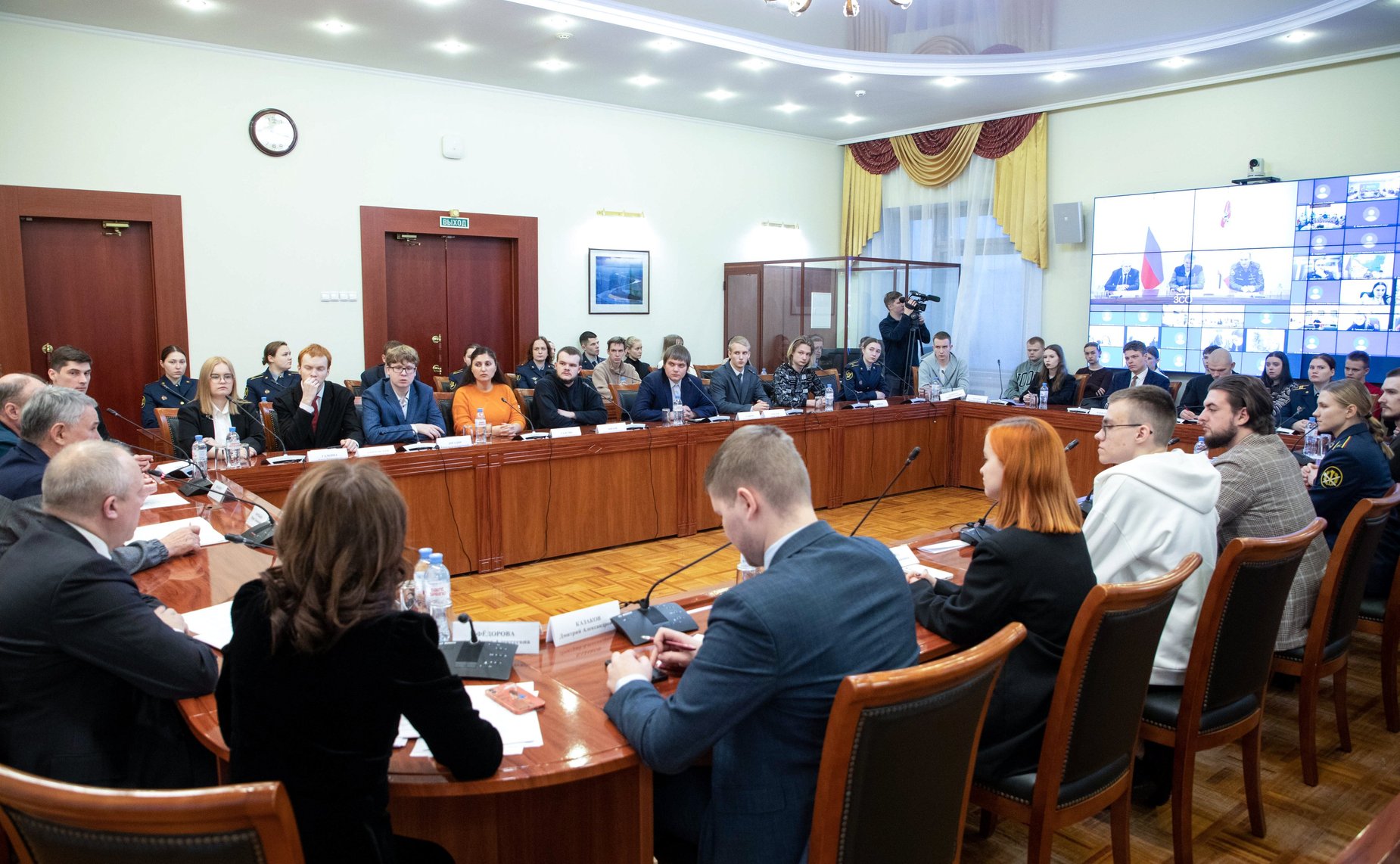 Заседание Дискуссионного клуба Молодежного парламента Вологодской области