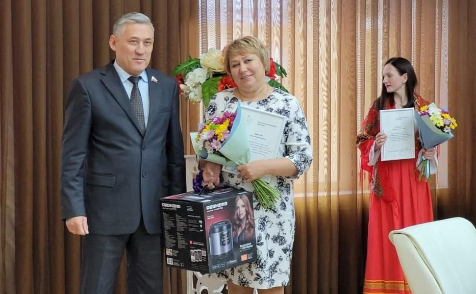 Юрий Валяев в многофункциональном центре региона принял участие в мероприятии, посвященном предстоящему Дню матери – «Мама – это жизнь»