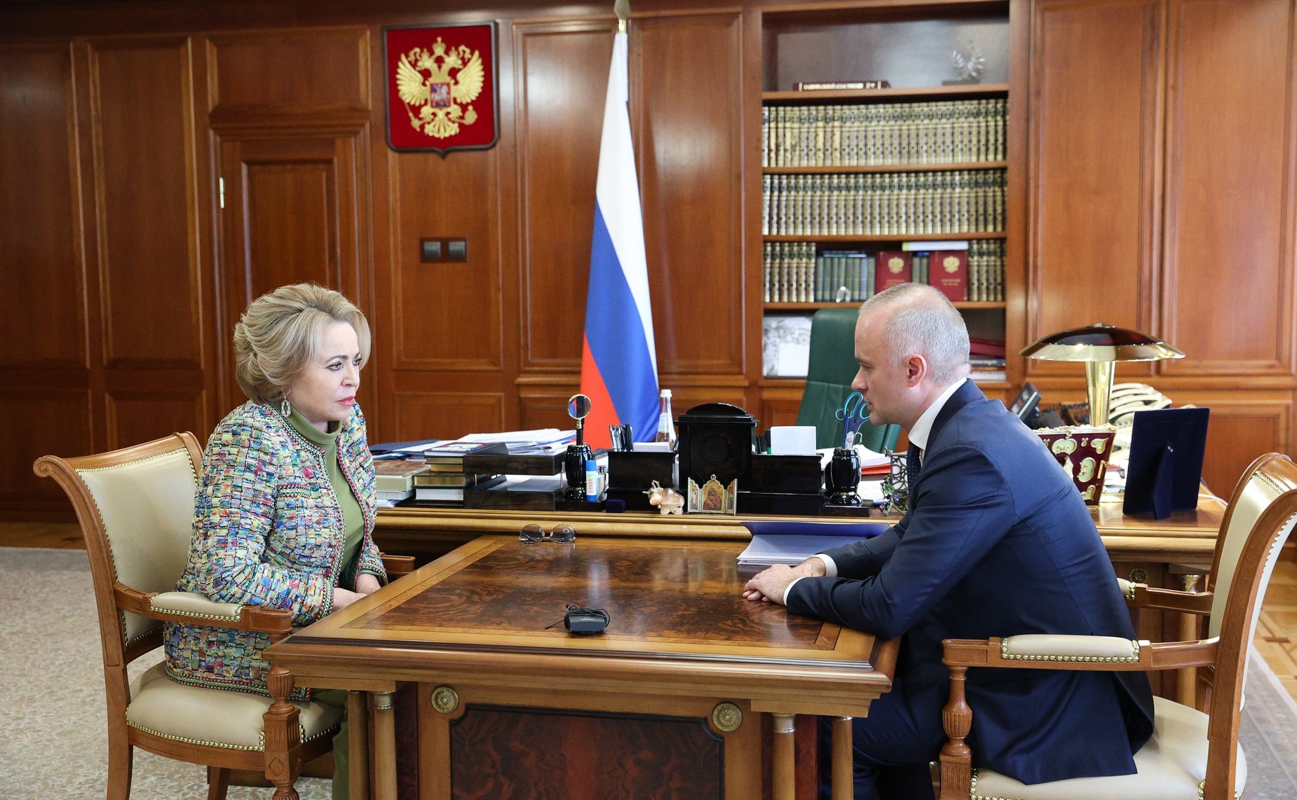 Председатель Совета Федерации Валентина Матвиенко провела встречу с генеральным директором Объединенной авиастроительной корпорации (ОАК) Вадимом Бадехой